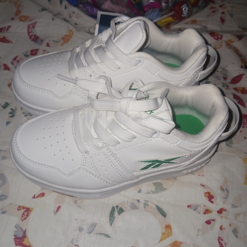 Boys size 11 Reebok New